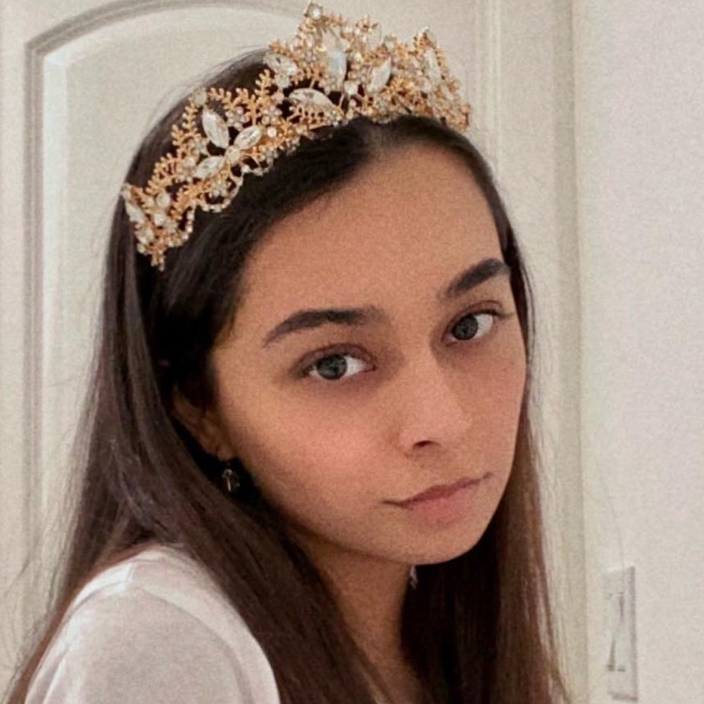 Meet your Posher, Caitlin